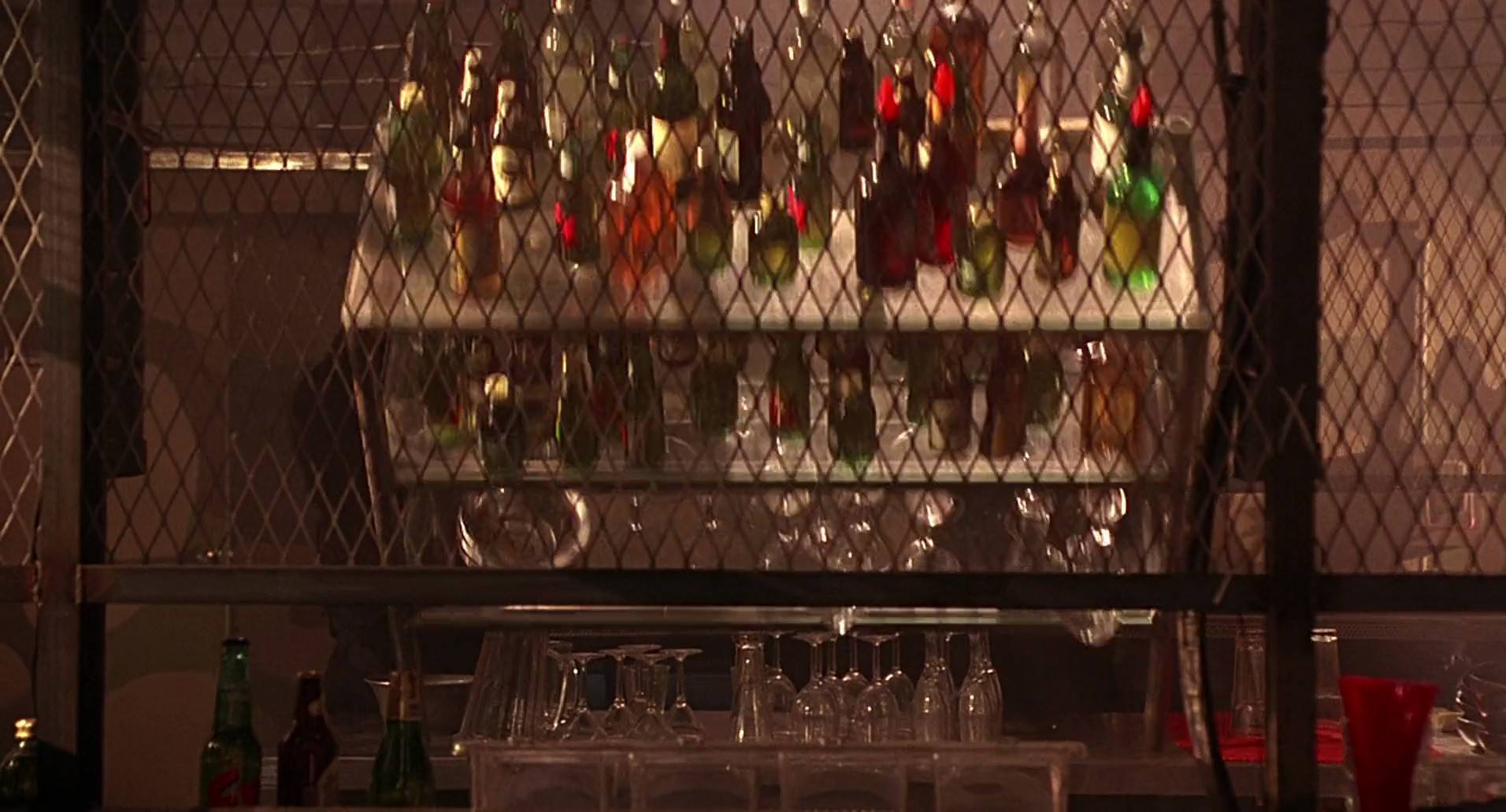 Barb Wire (1996) HD screenshot 7529