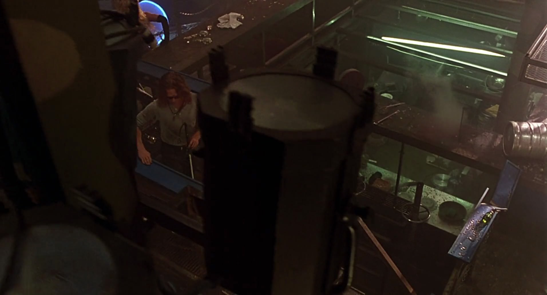 Barb Wire (1996) screencap 7569