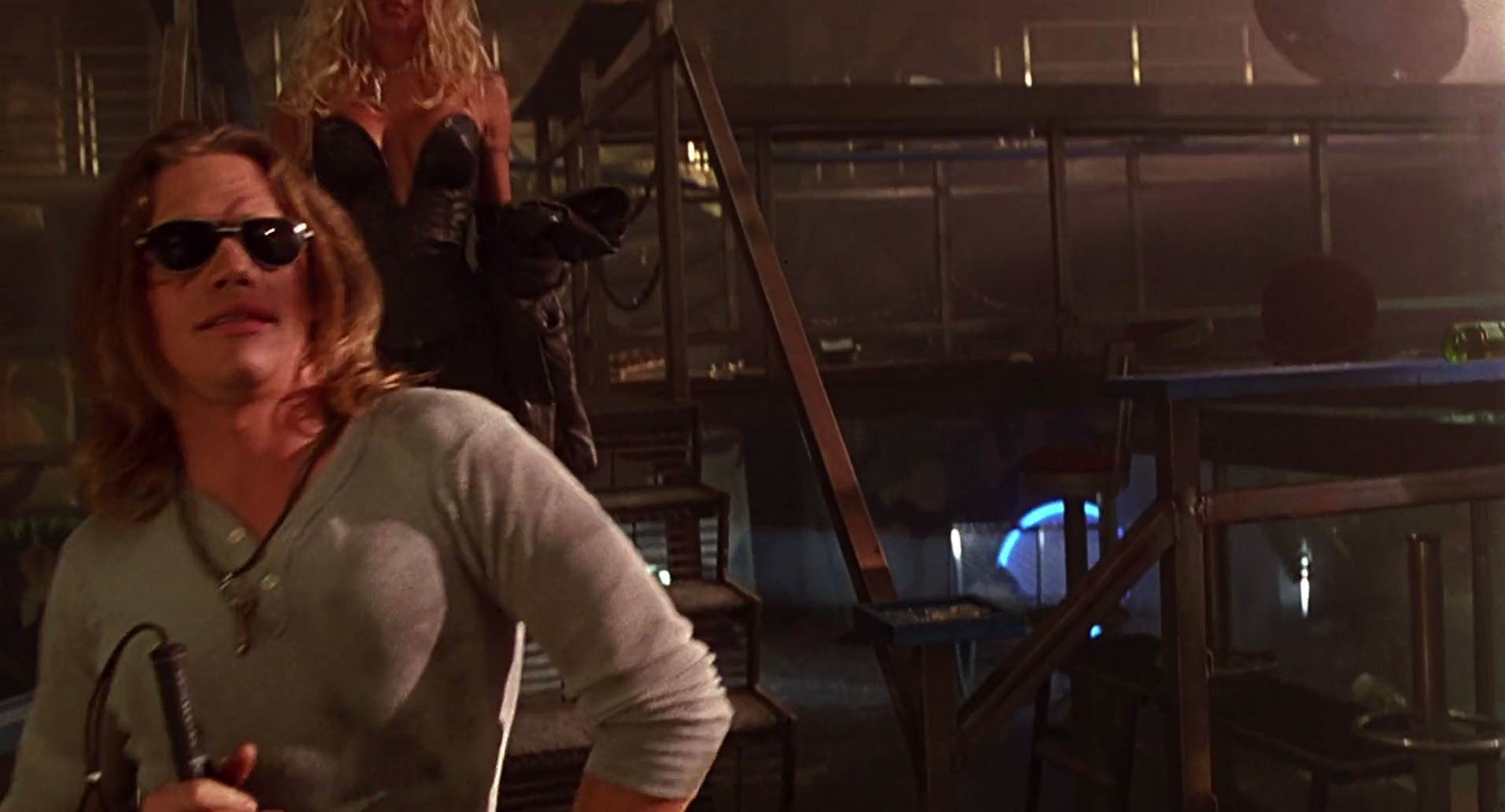 Barb Wire (1996) HD screenshot 7589