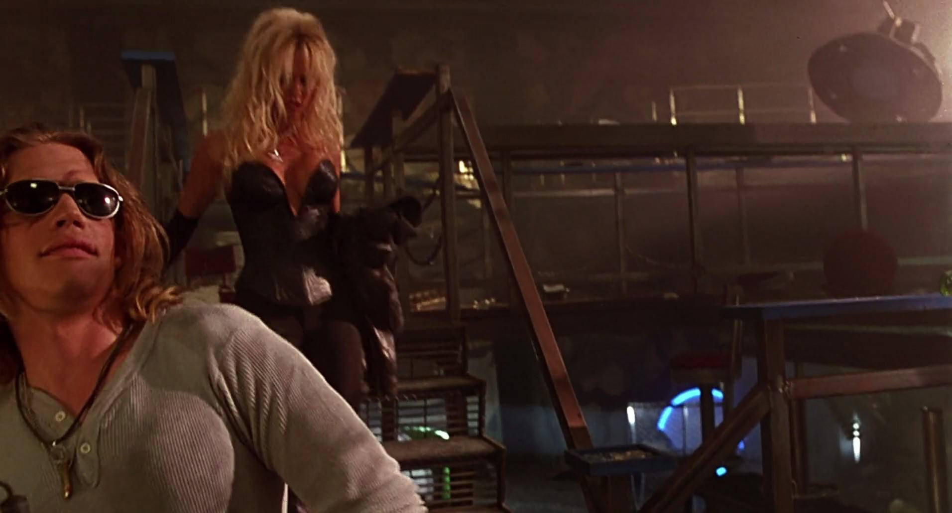Barb Wire (1996) screencap 7590