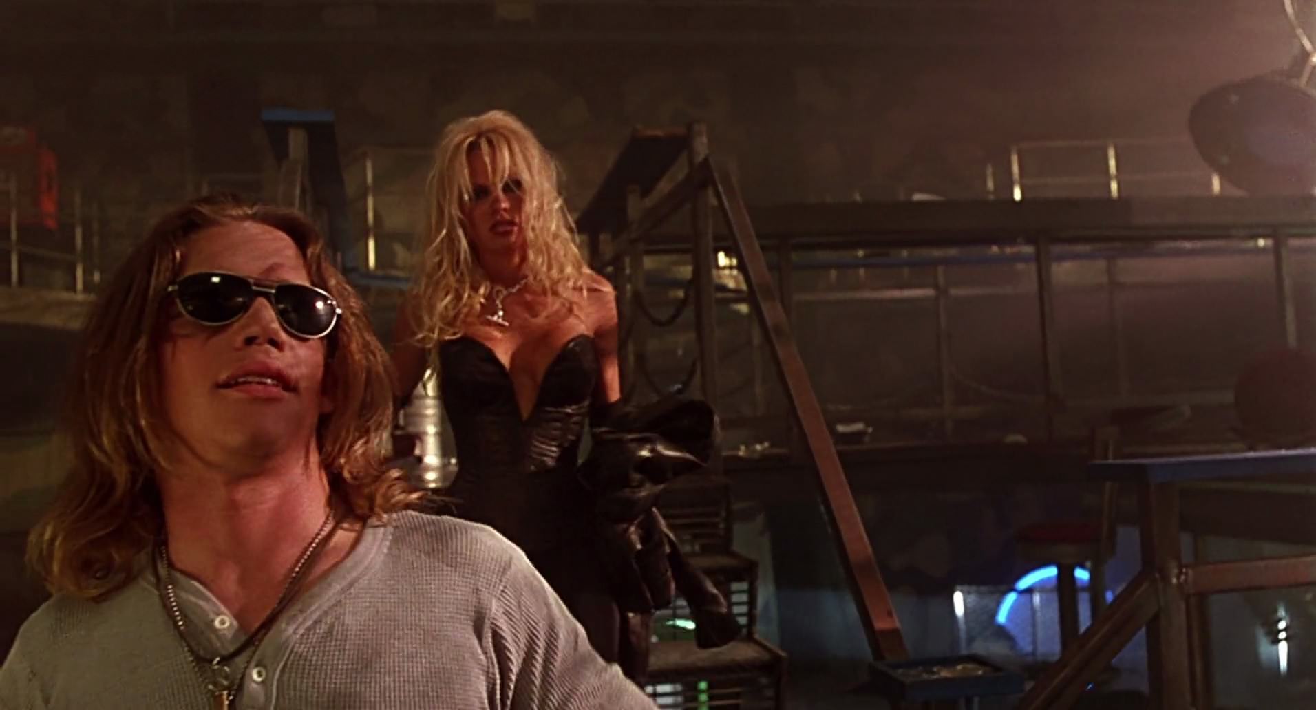 Barb Wire (1996) HD screenshot 7592