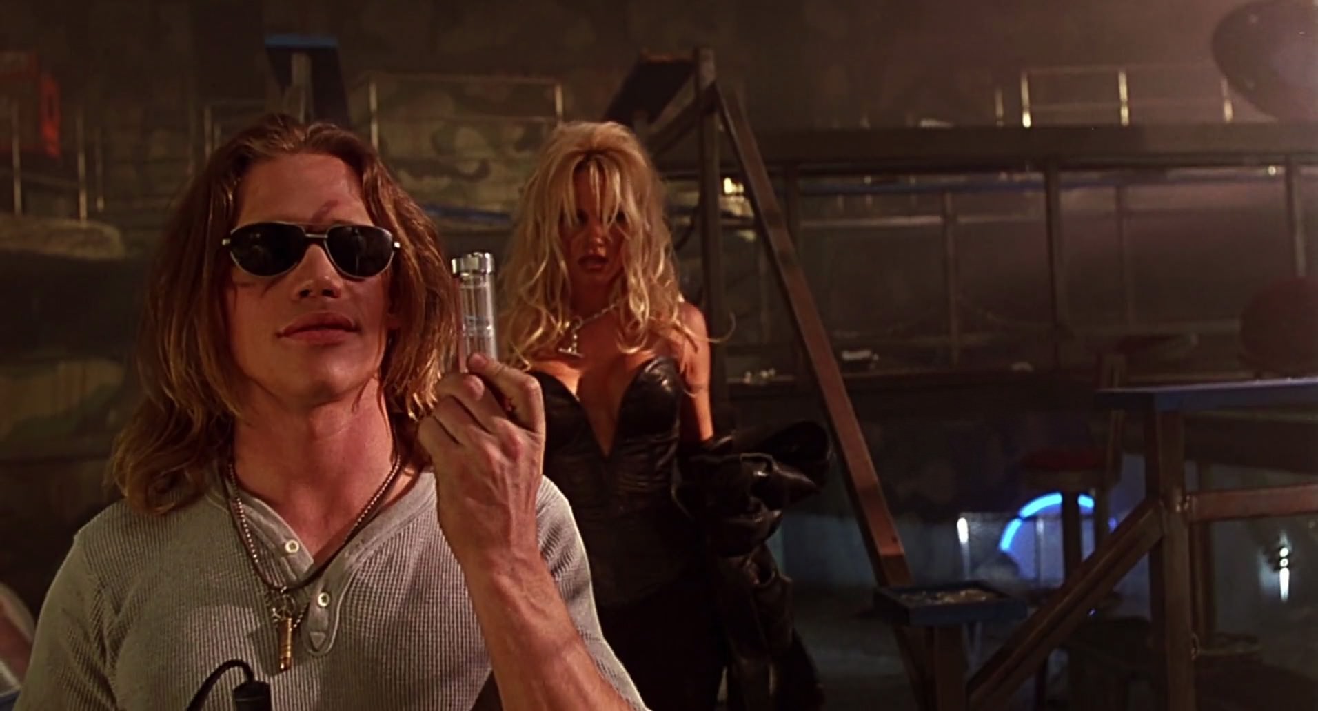 Barb Wire (1996) HD screenshot 7595