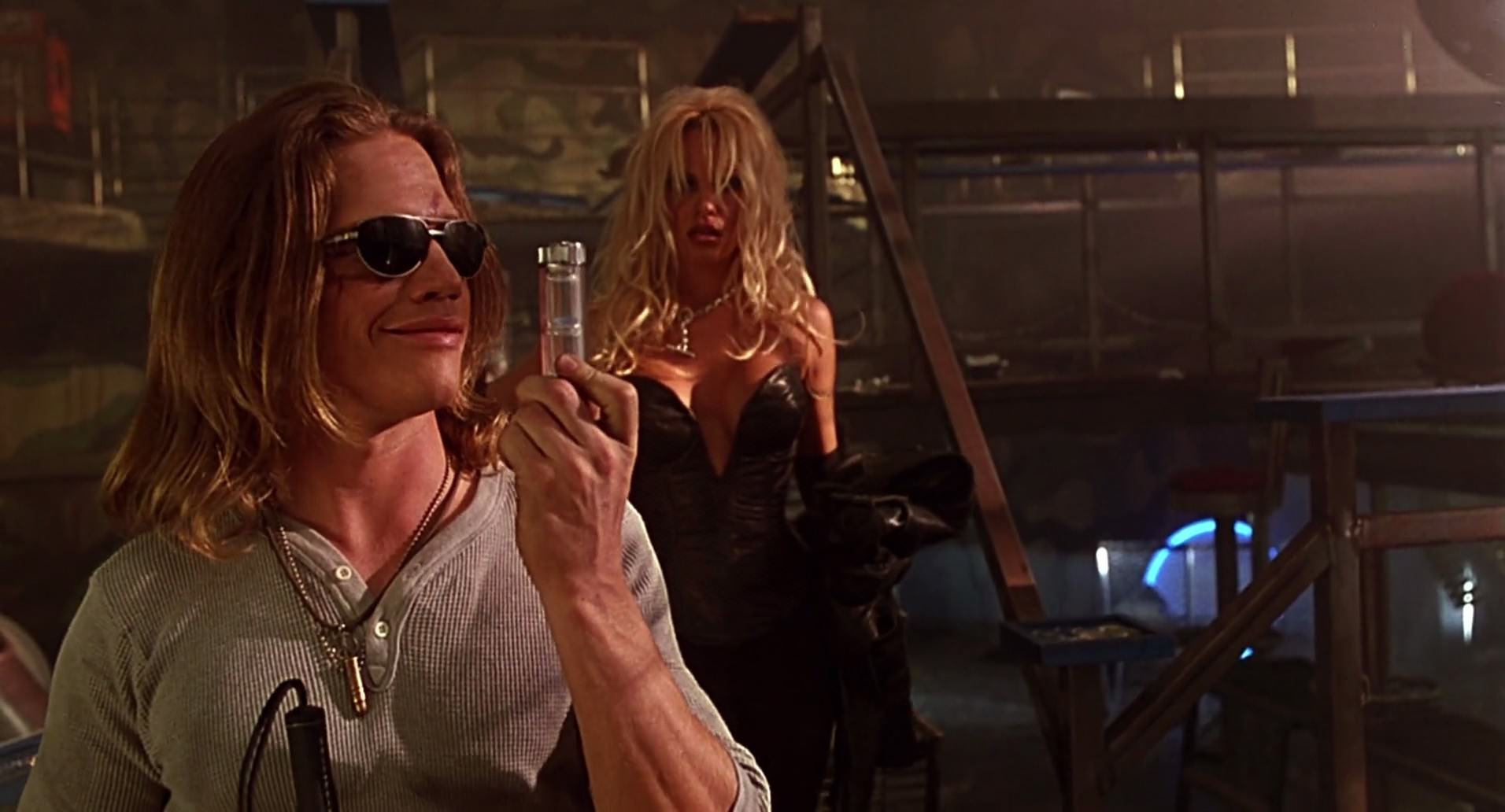 Barb Wire (1996) HD screenshot 7598