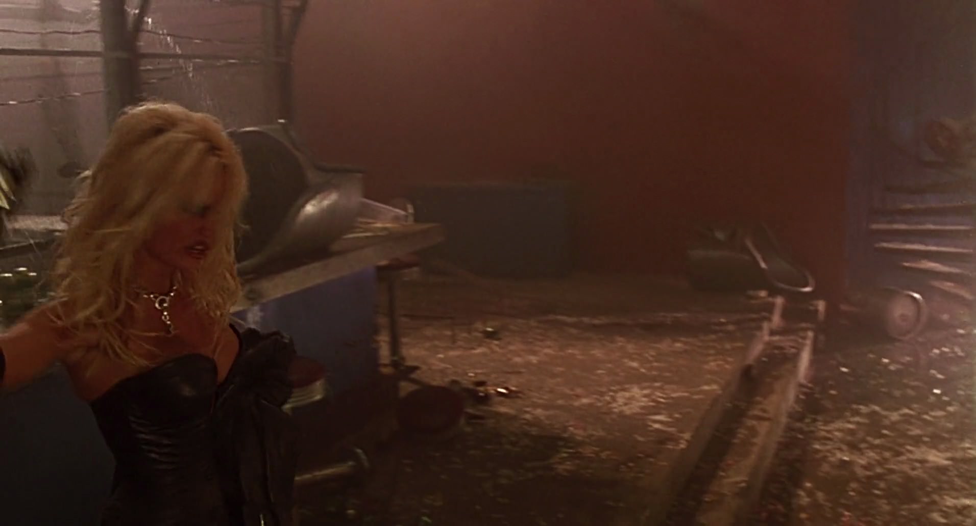Barb Wire (1996) HD screenshot 7616