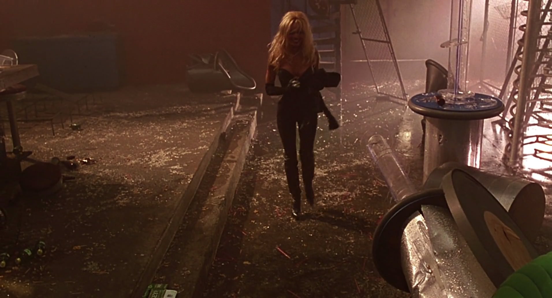 Barb Wire (1996) screencap 7623