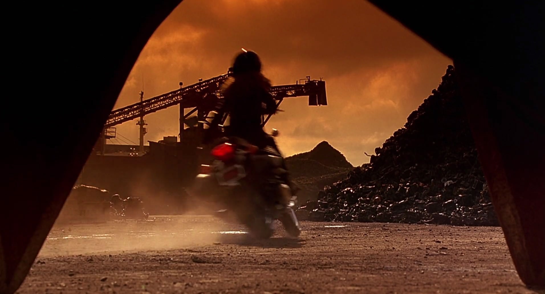 Barb Wire (1996) screencap 7677