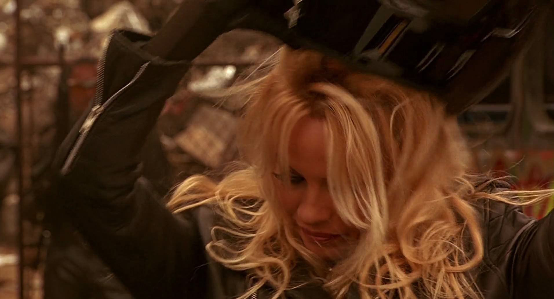 Barb Wire (1996) screencap 7743