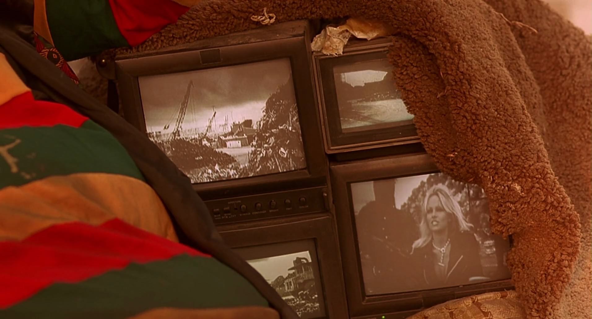Barb Wire (1996) screencap 7815