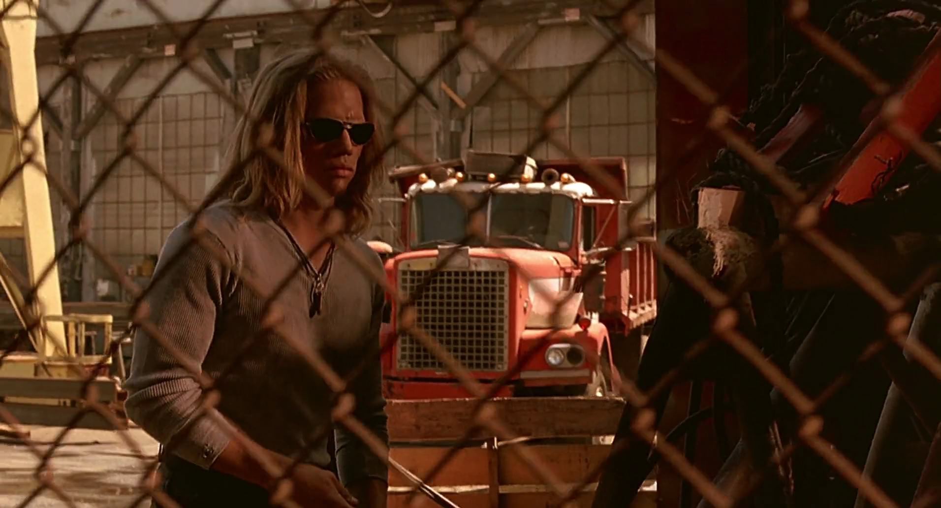Barb Wire (1996) screencap 7938