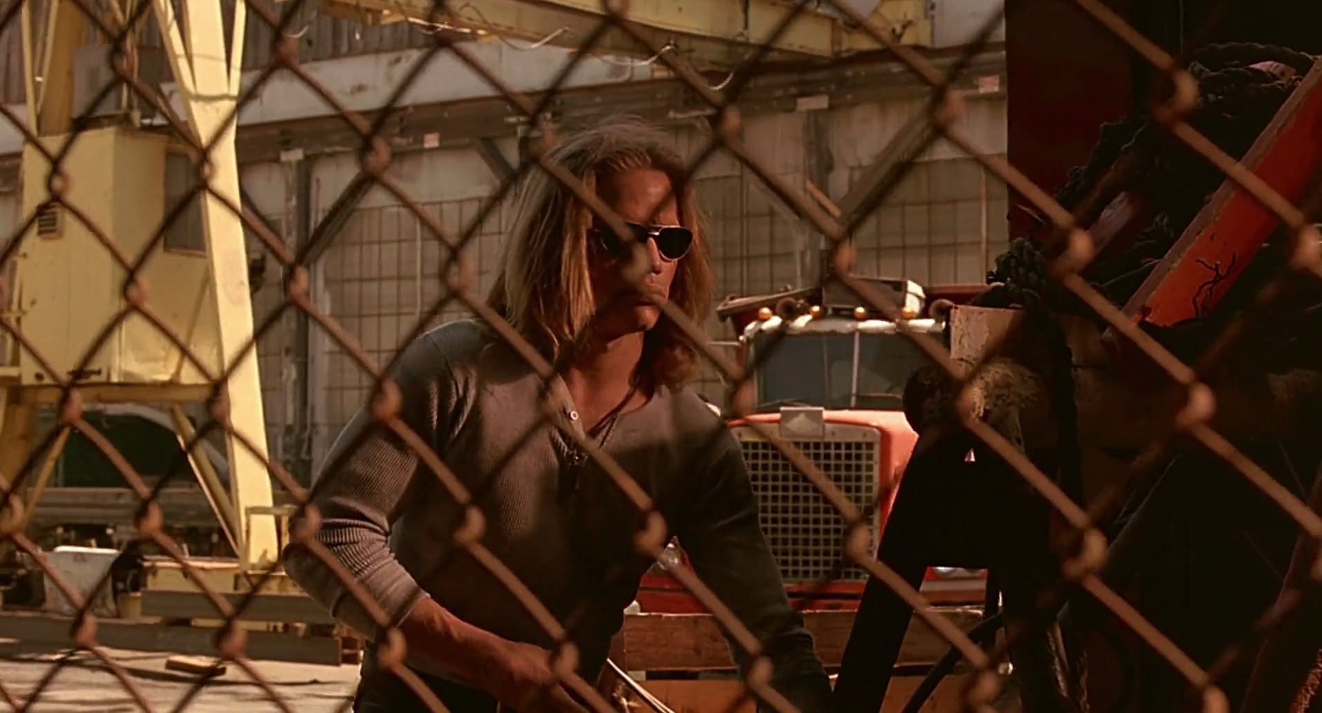 Barb Wire (1996) screencap 7941