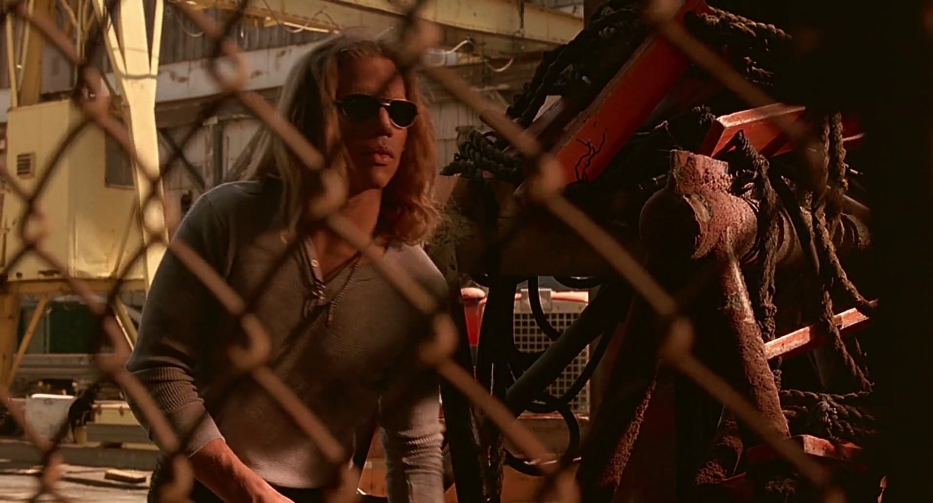 Barb Wire (1996) HD screenshot 7949