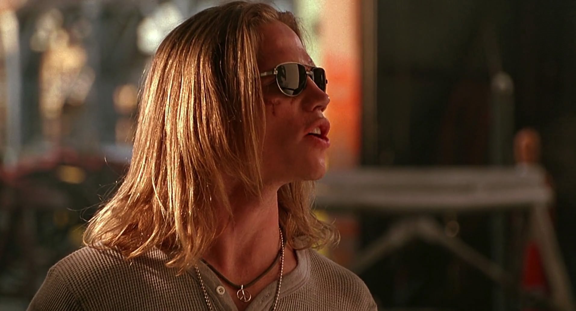 Barb Wire (1996) screencap 8010