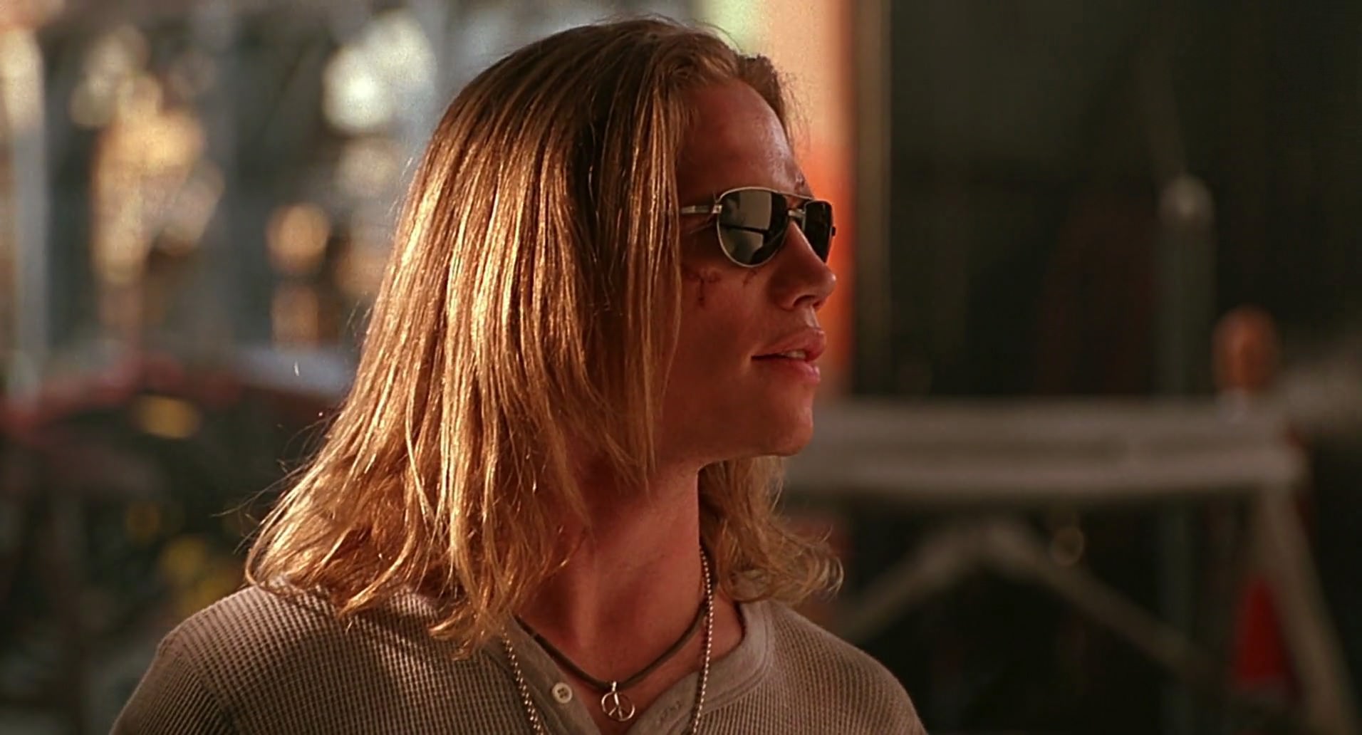 Barb Wire (1996) screencap 8013