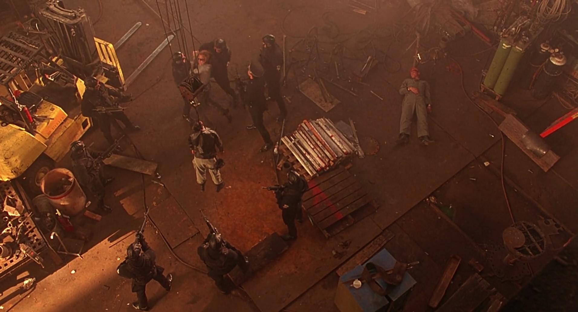 Barb Wire (1996) HD screenshot 8087