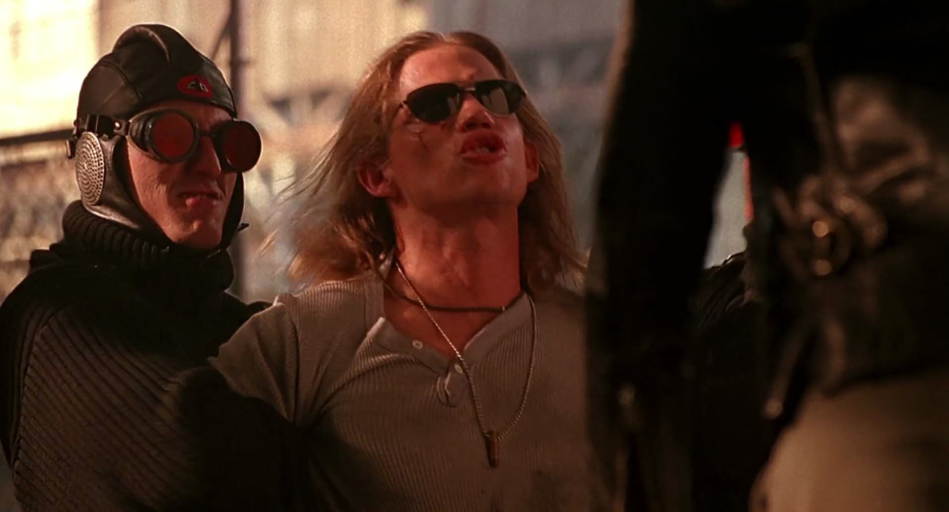 Barb Wire (1996) screencap 8100