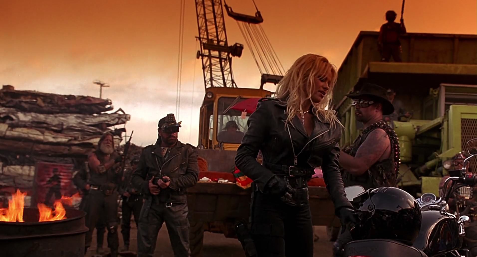 Barb Wire (1996) screencap 8202