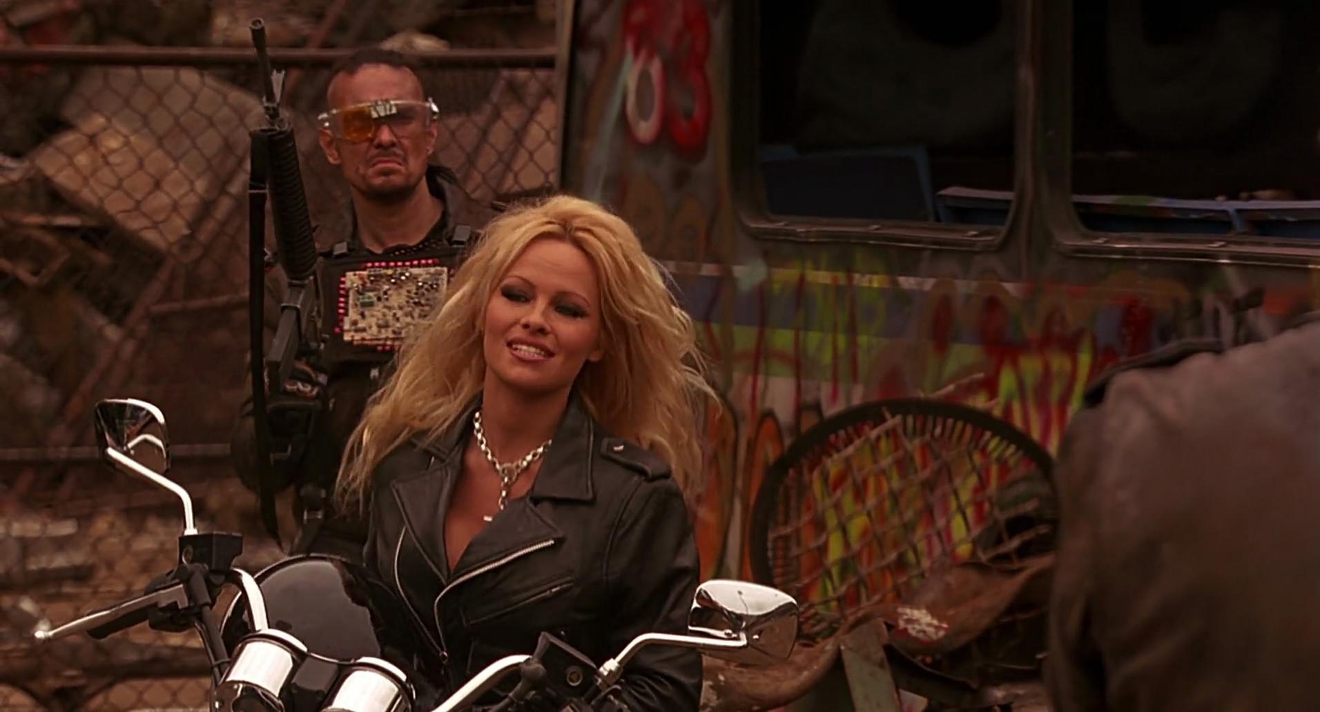 Barb Wire (1996) screencap 8211
