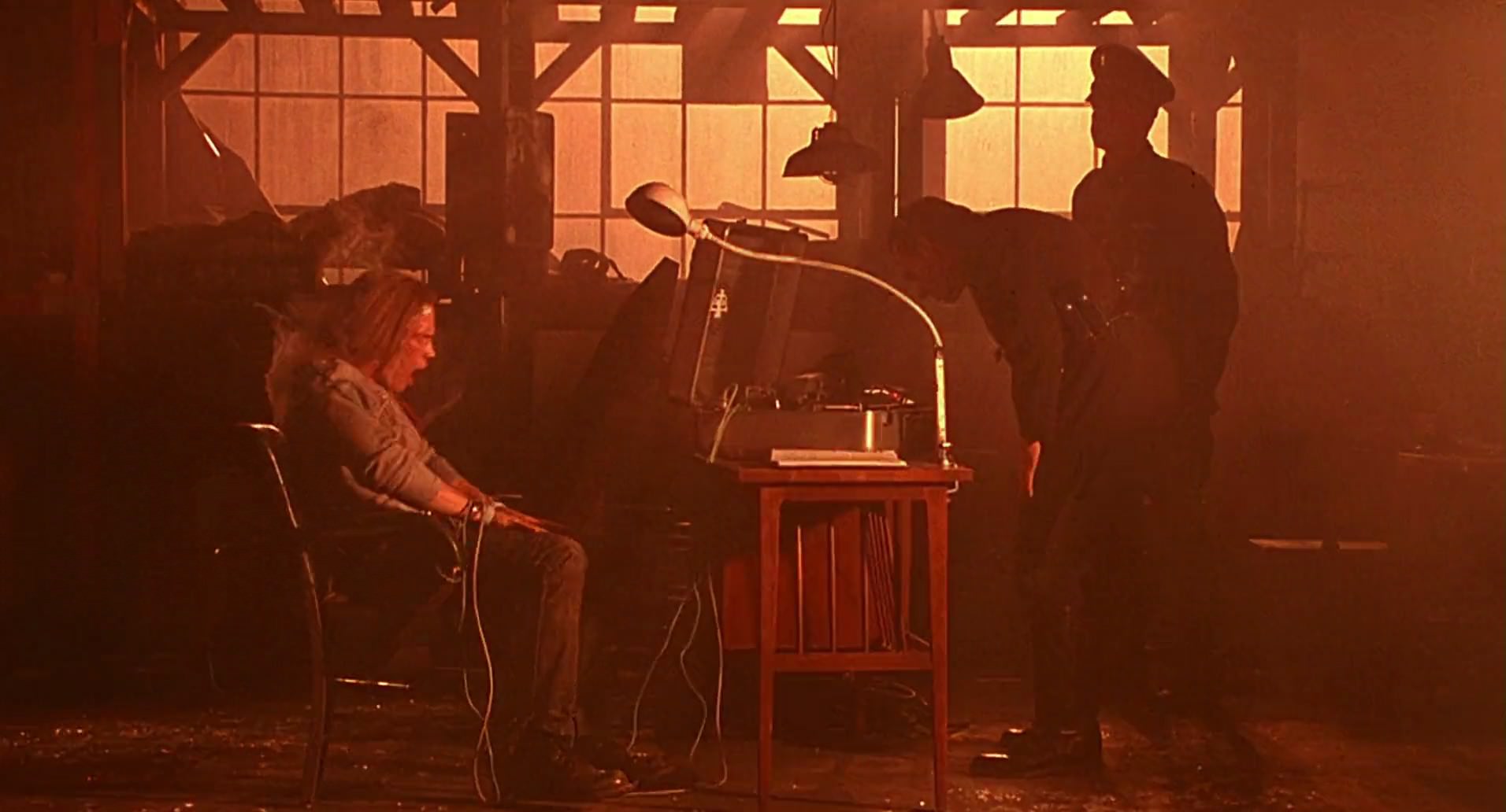 Barb Wire (1996) HD screenshot 8234