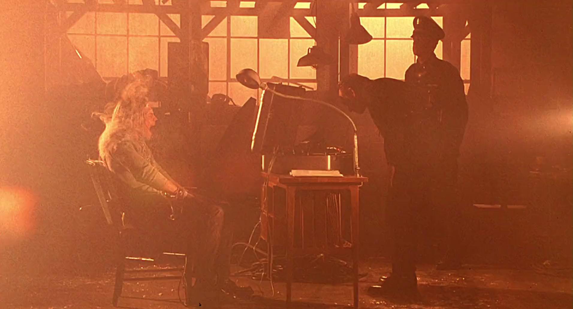 Barb Wire (1996) screencap 8235