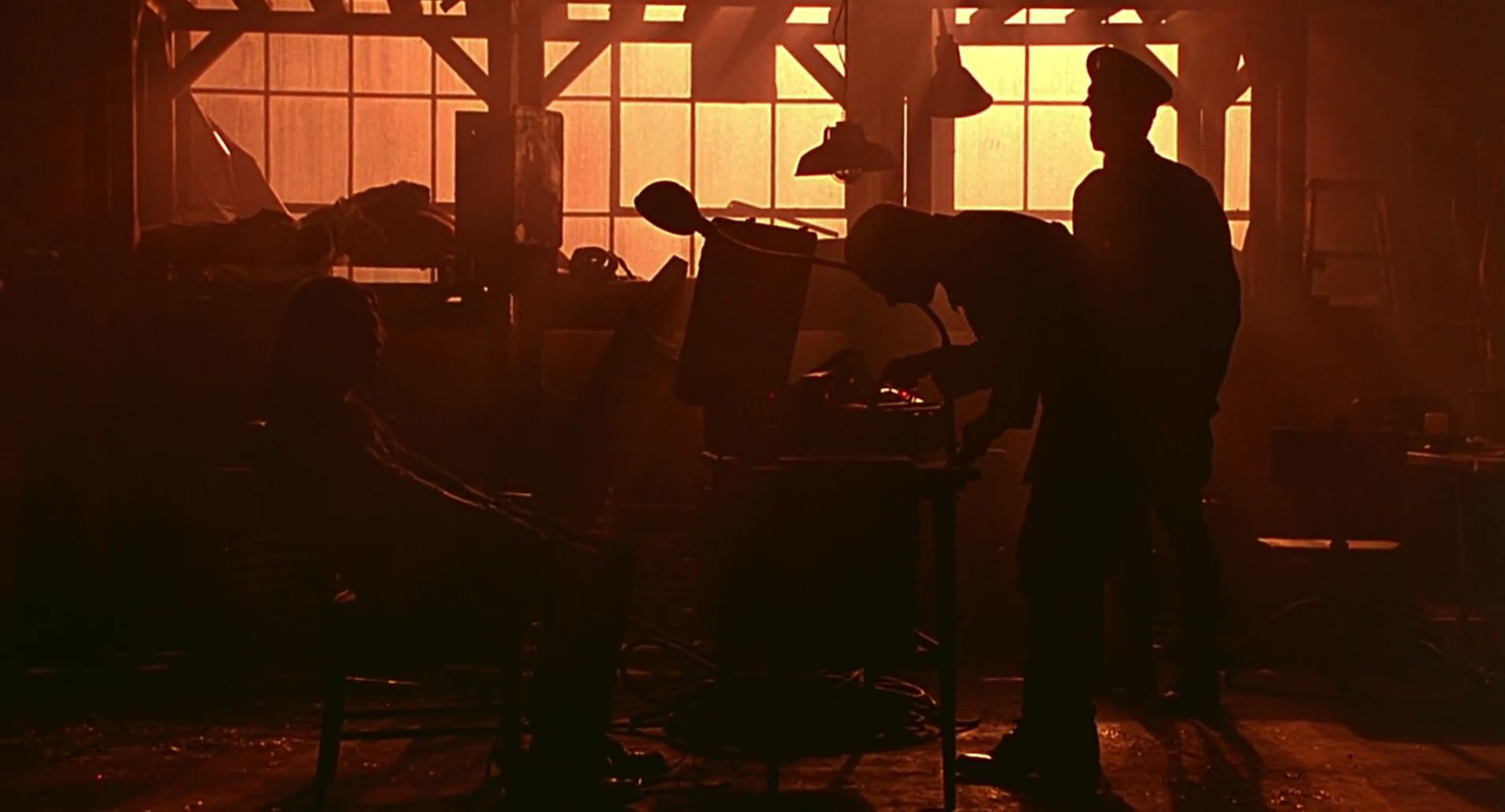 Barb Wire (1996) HD screenshot 8282