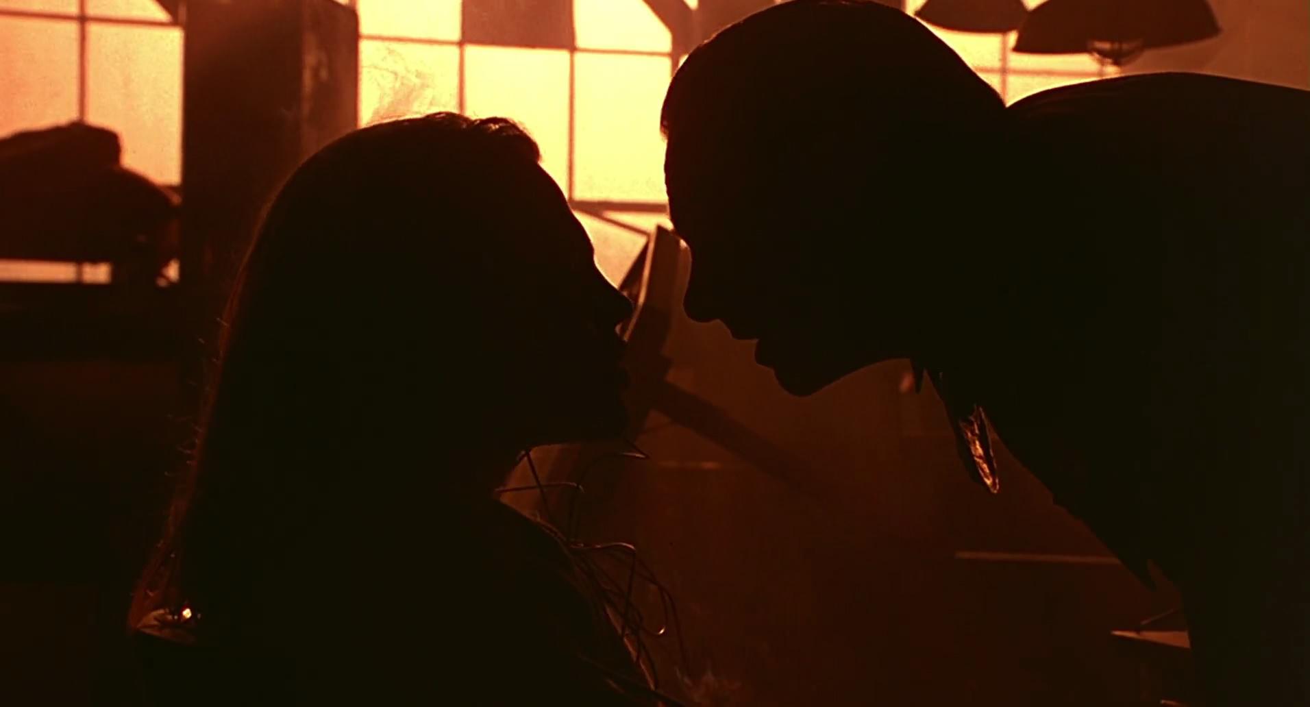 Barb Wire (1996) screencap 8310