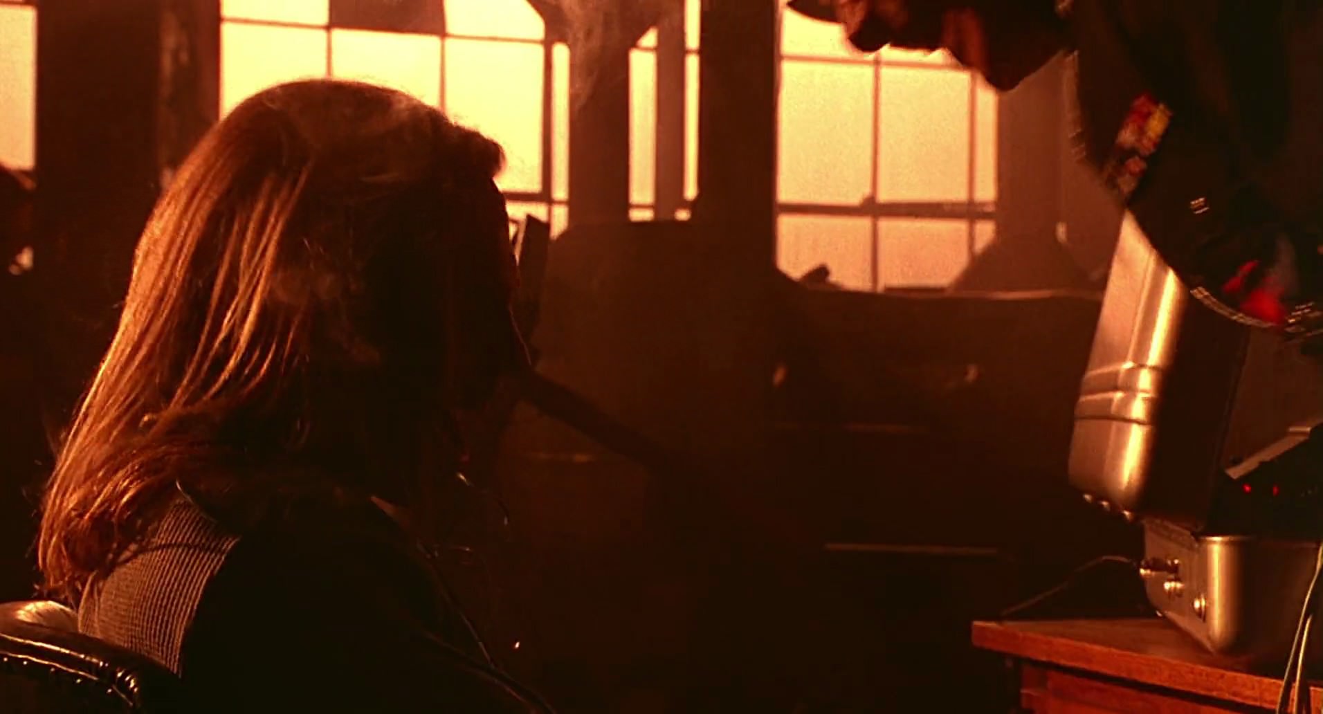 Barb Wire (1996) HD screenshot 8351