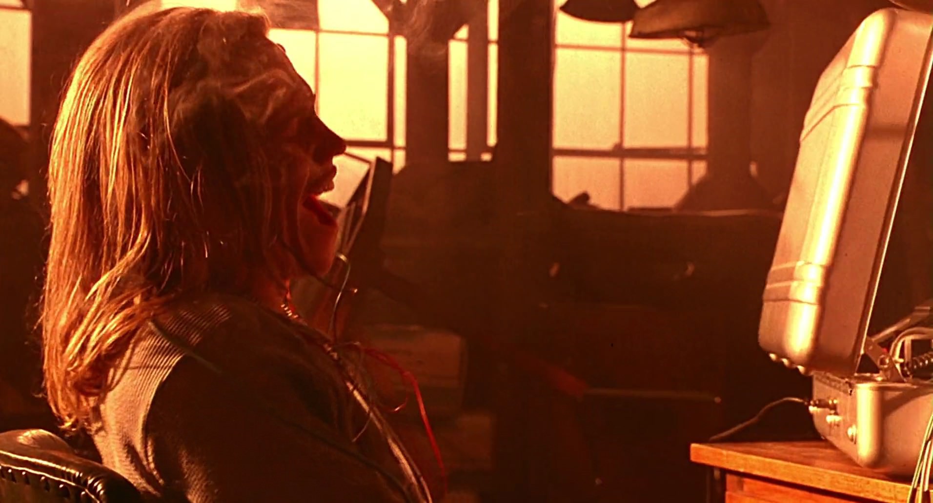 Barb Wire (1996) screencap 8352