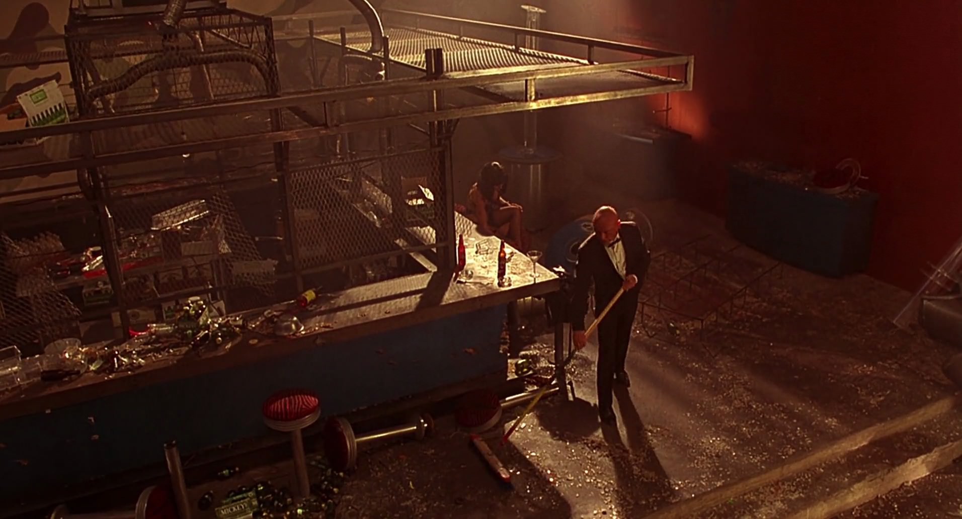 Barb Wire (1996) screencap 8388