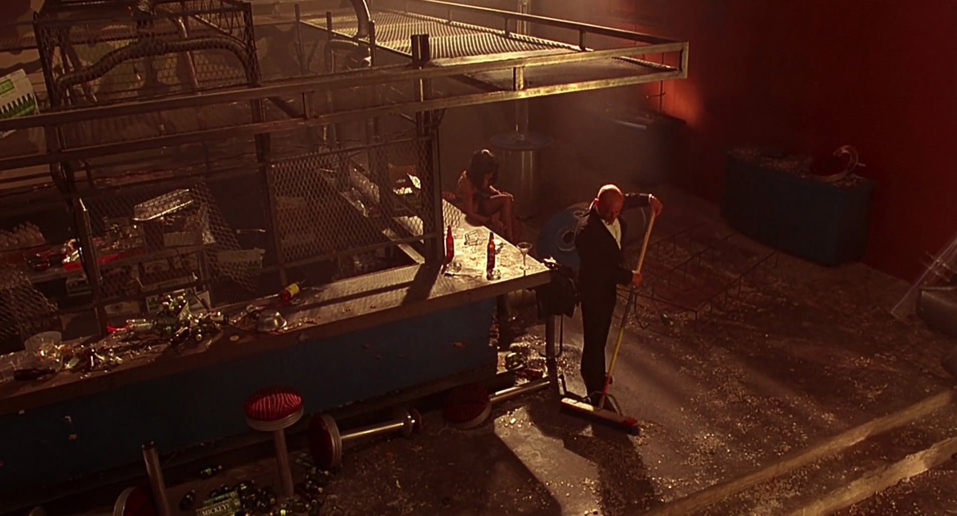 Barb Wire (1996) HD screenshot 8390