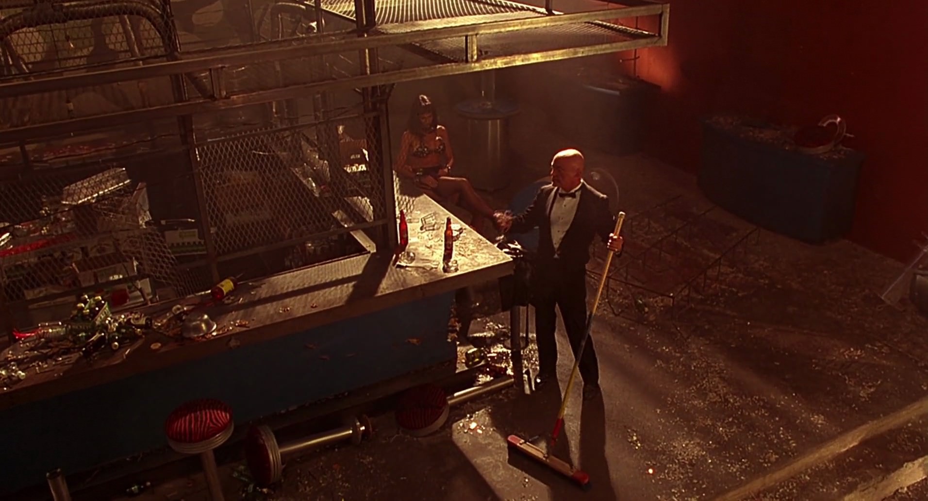 Barb Wire (1996) screencap 8397