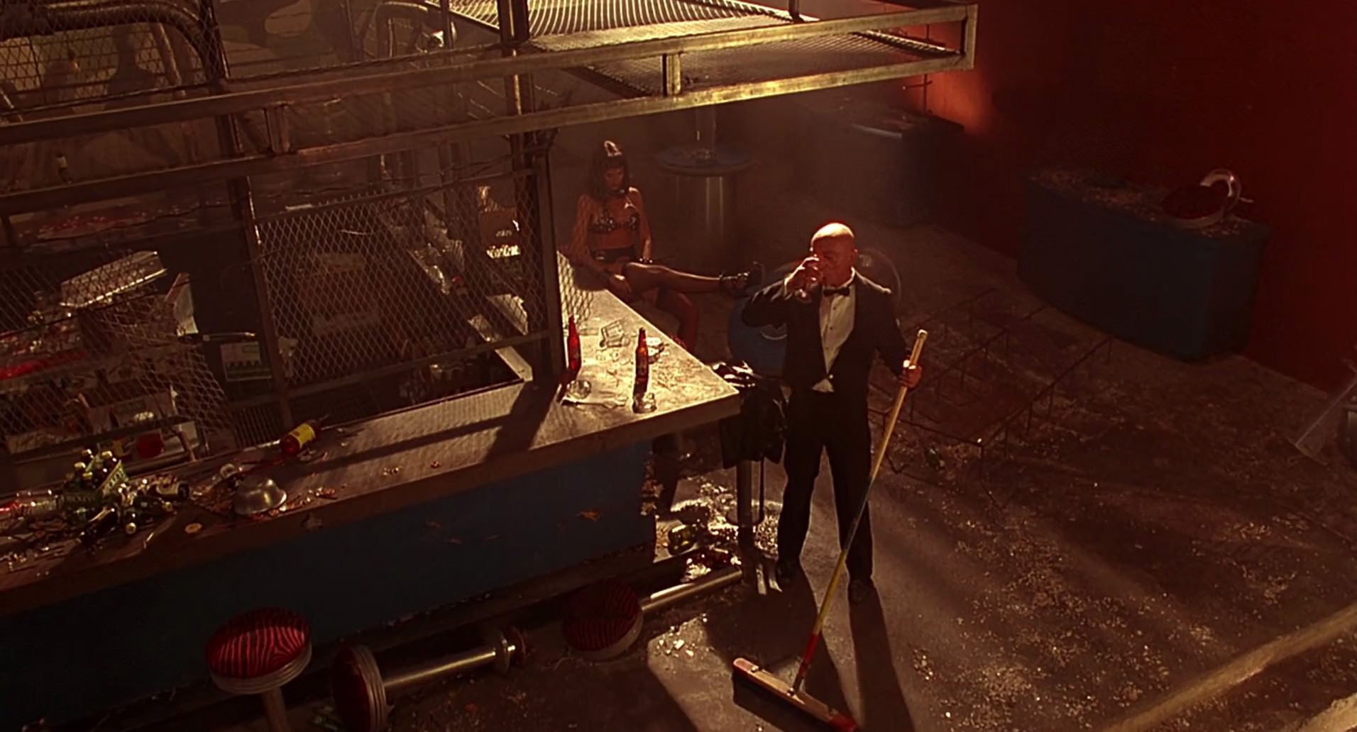 Barb Wire (1996) HD screenshot 8399