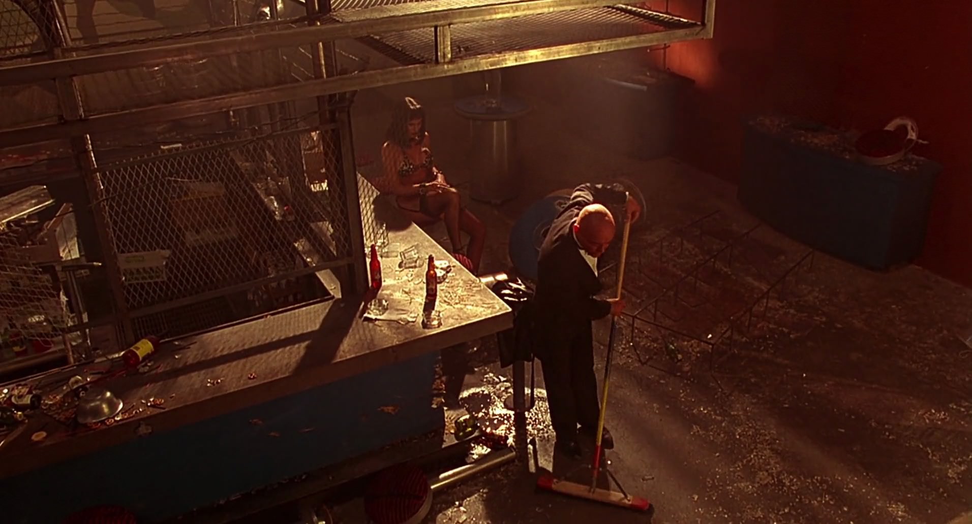 Barb Wire (1996) screencap 8406