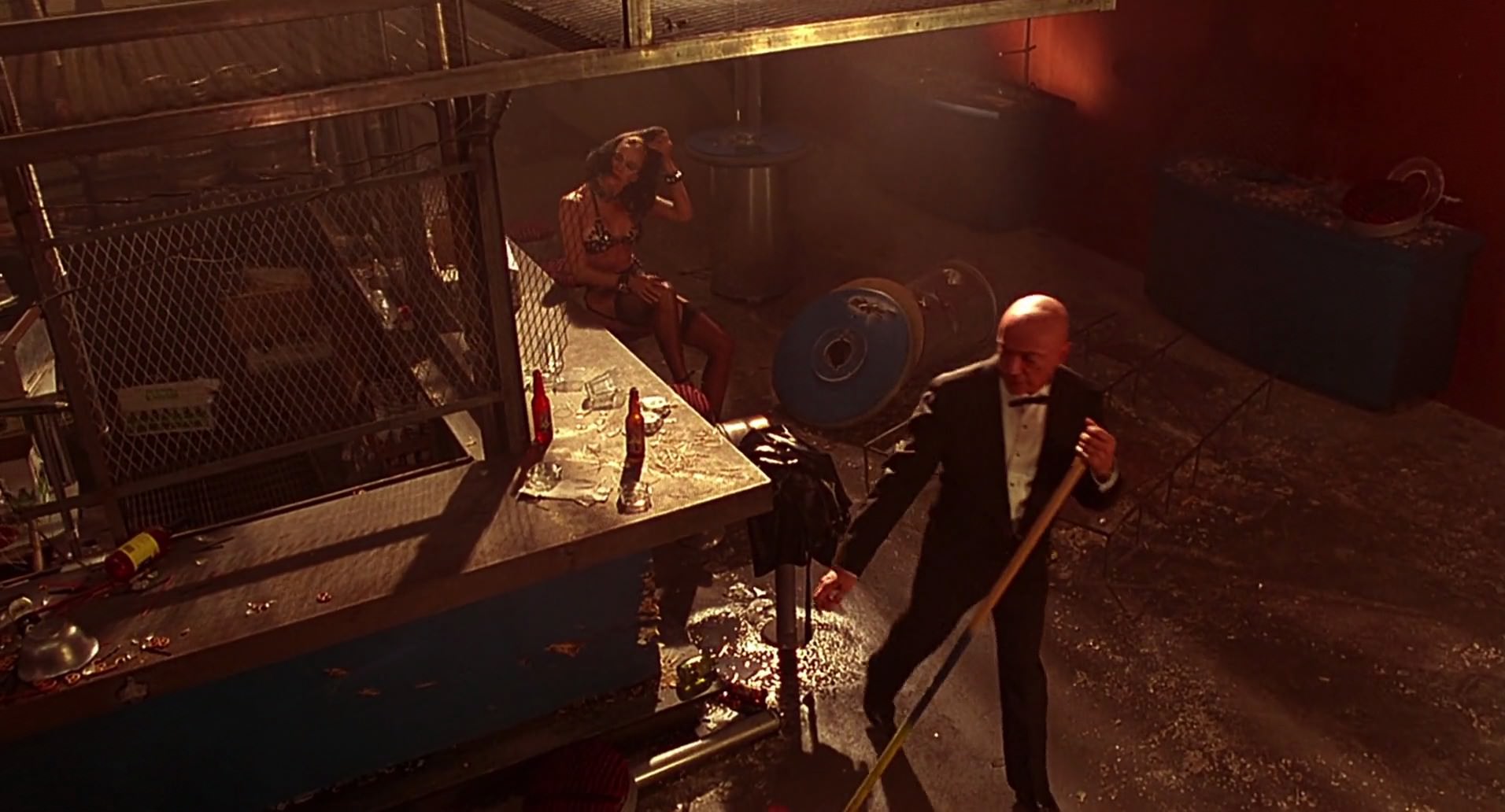 Barb Wire (1996) screencap 8409