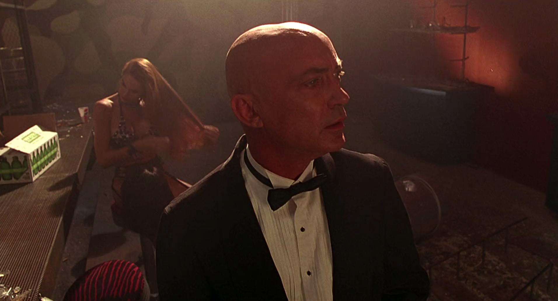 Barb Wire (1996) screencap 8433