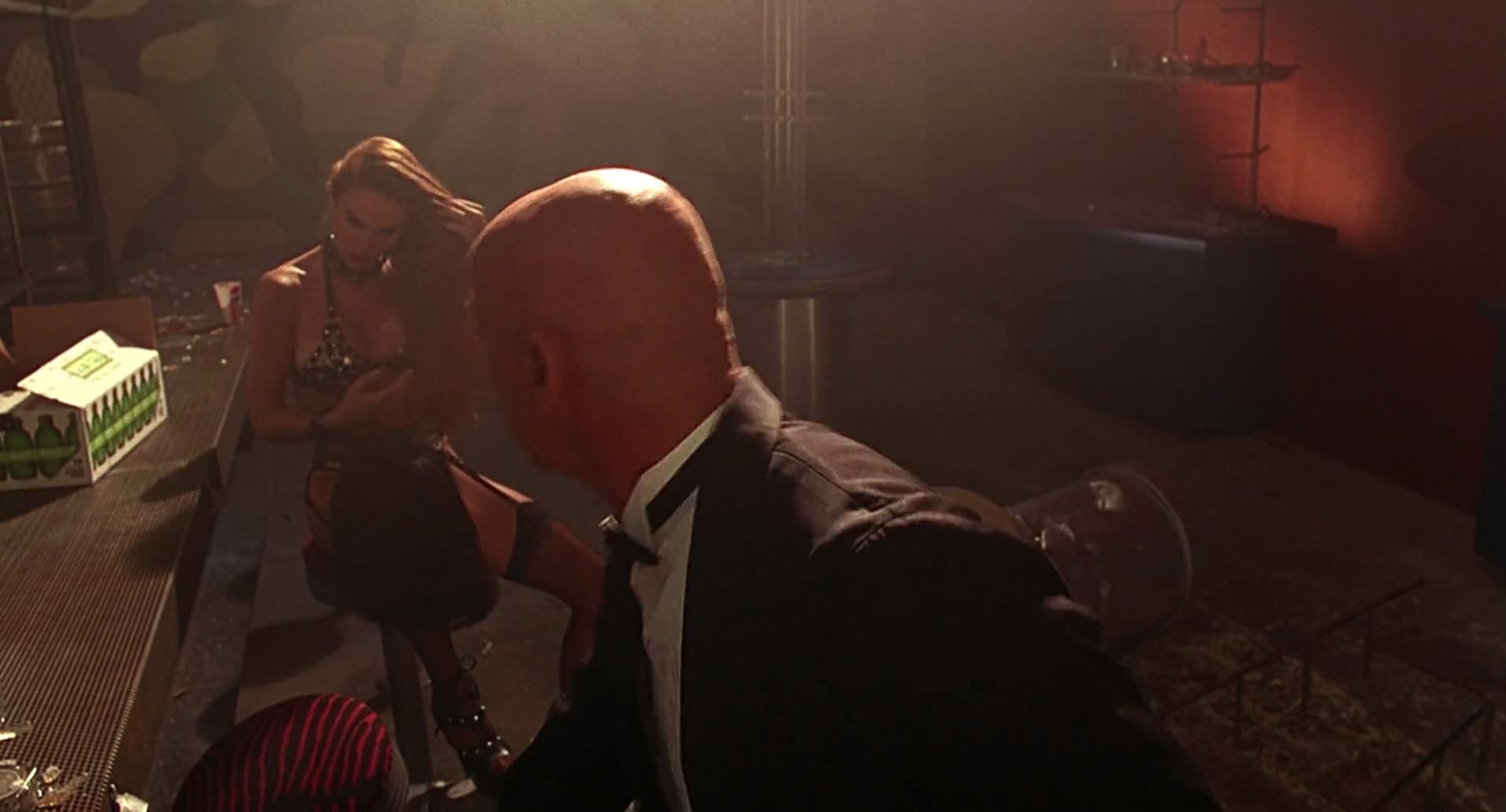 Barb Wire (1996) HD screenshot 8435