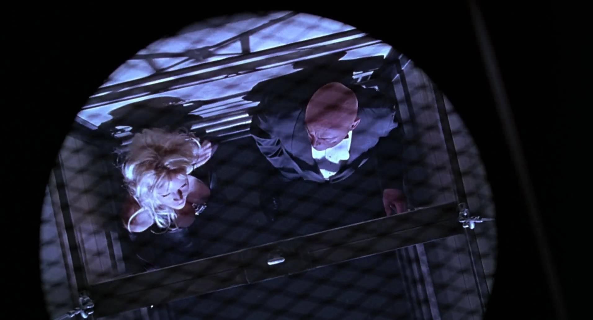 Barb Wire (1996) screencap 8448