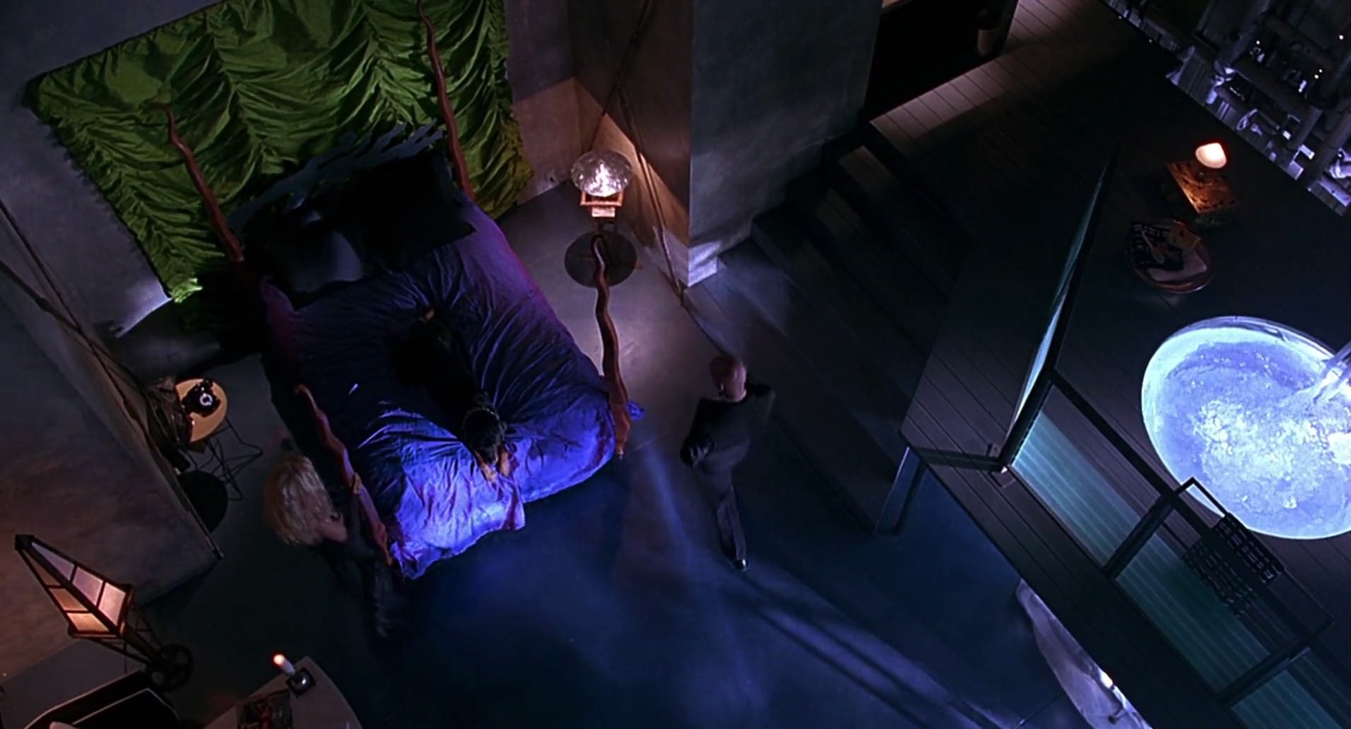Barb Wire (1996) screencap 8463