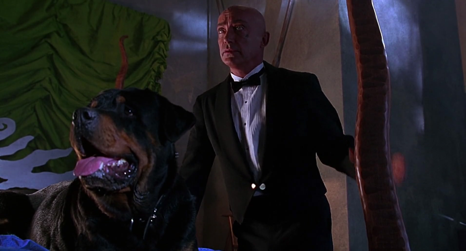 Barb Wire (1996) screencap 8475