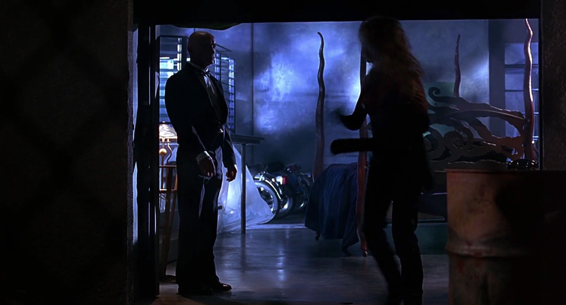 Barb Wire (1996) screencap 8490