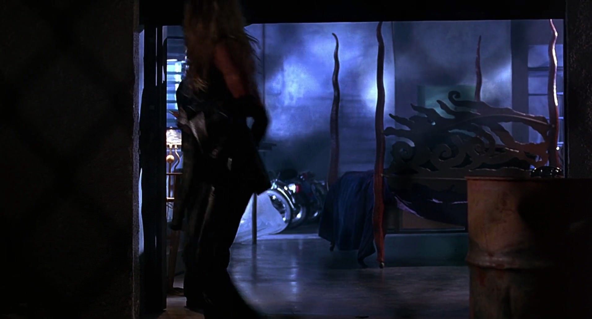 Barb Wire (1996) HD screenshot 8492