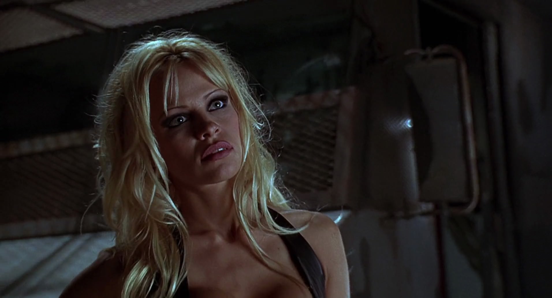 Barb Wire (1996) screencap 8562