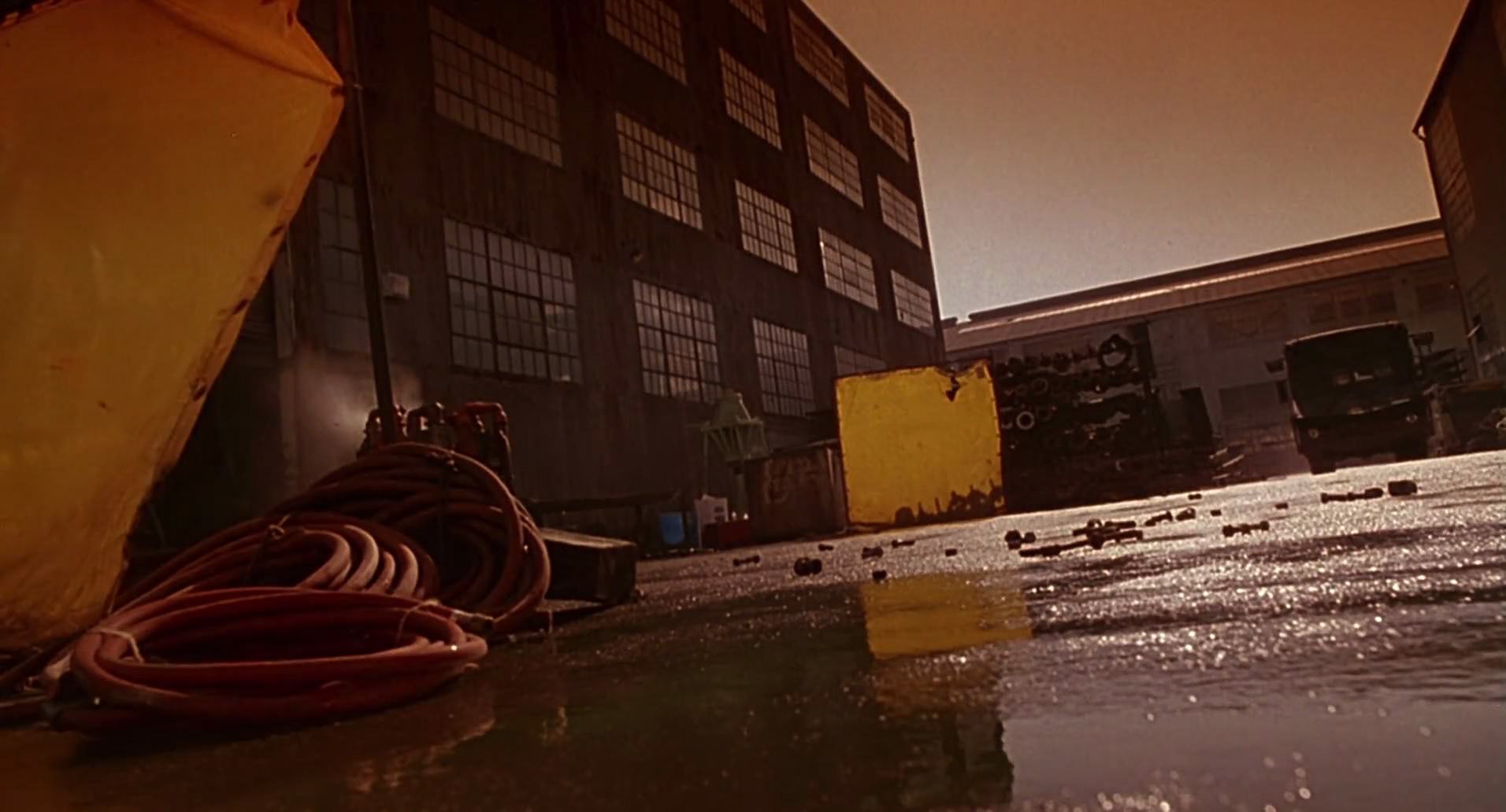 Barb Wire (1996) HD screenshot 8576