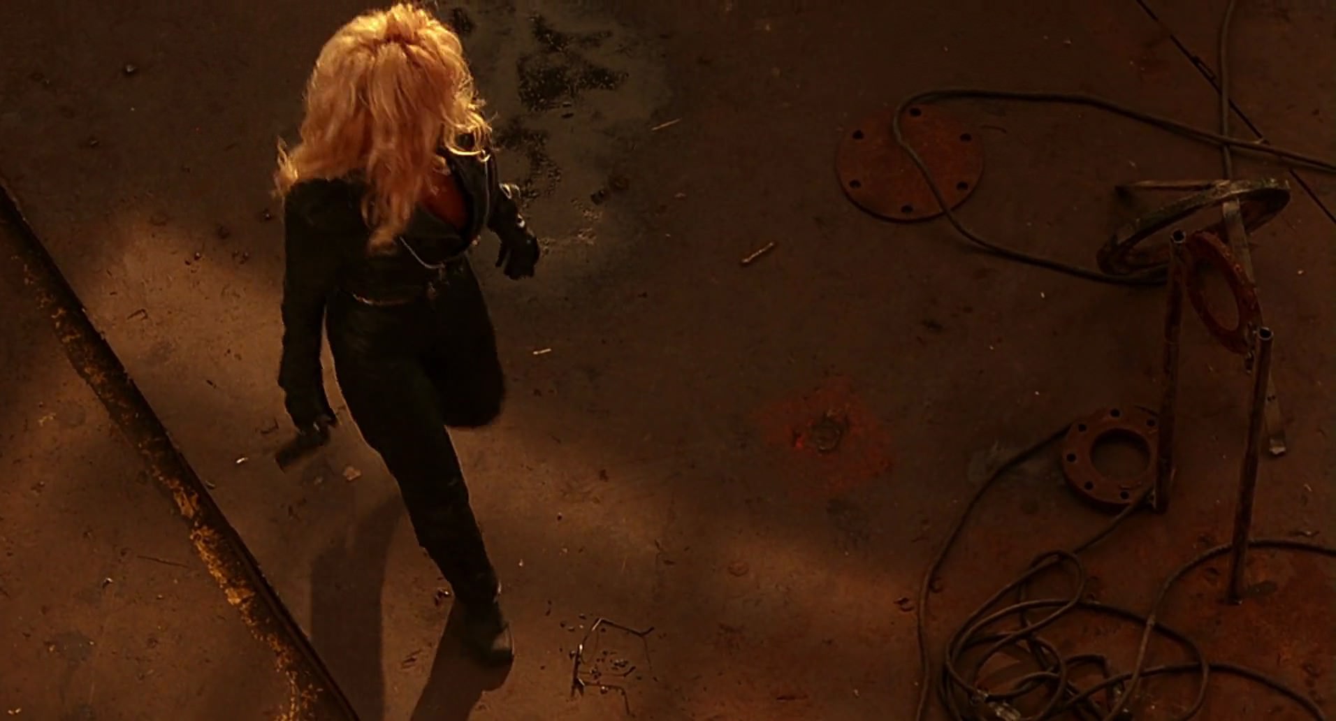 Barb Wire (1996) screencap 8610