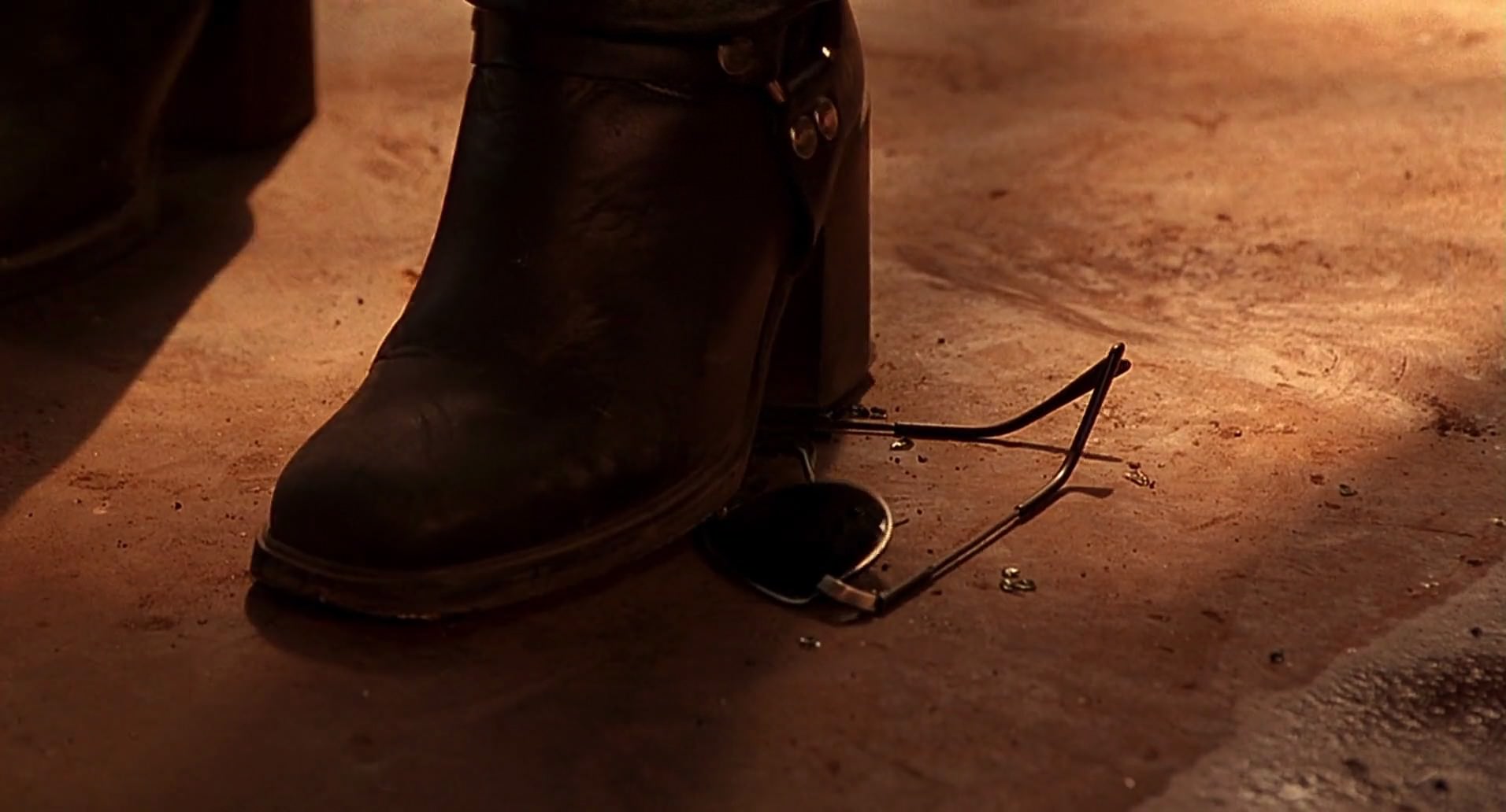 Barb Wire (1996) screencap 8613