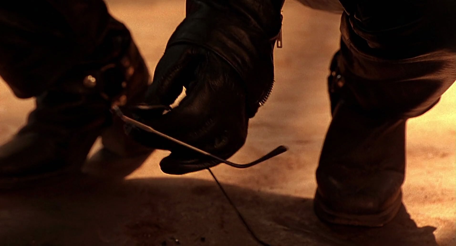 Barb Wire (1996) screencap 8619