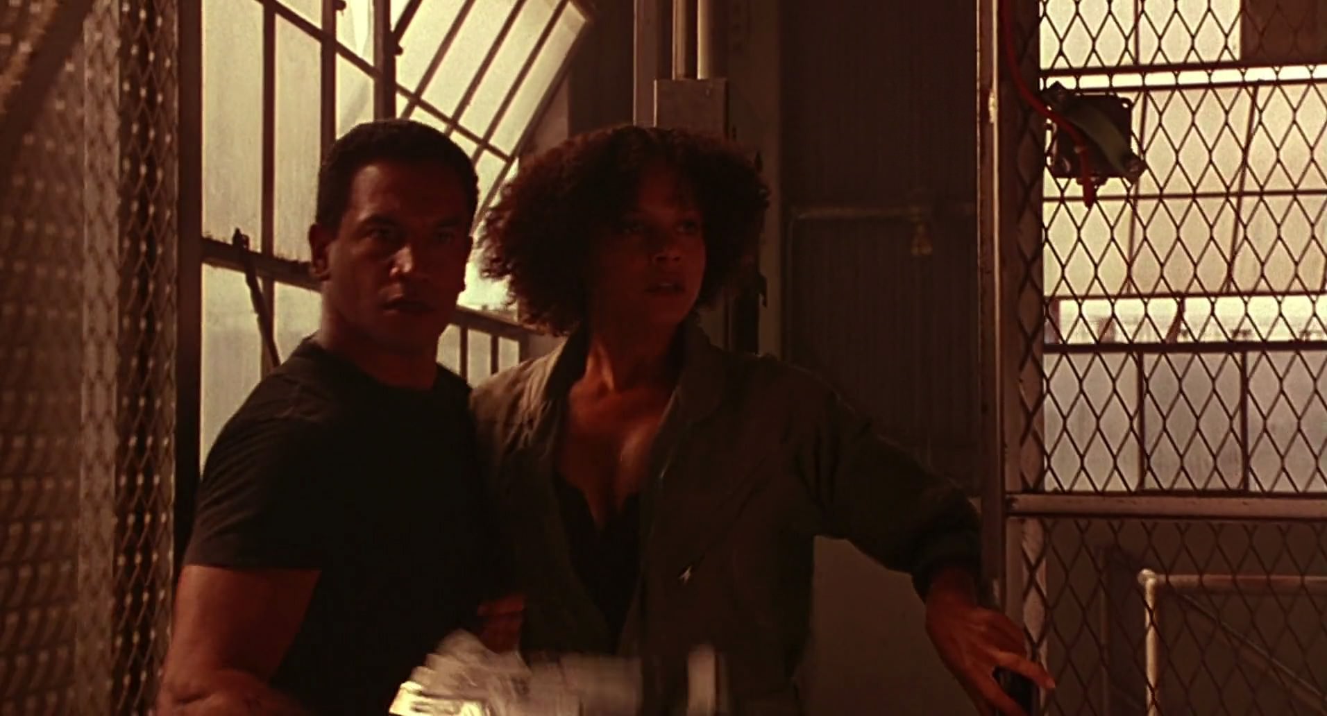 Barb Wire (1996) screencap 8661