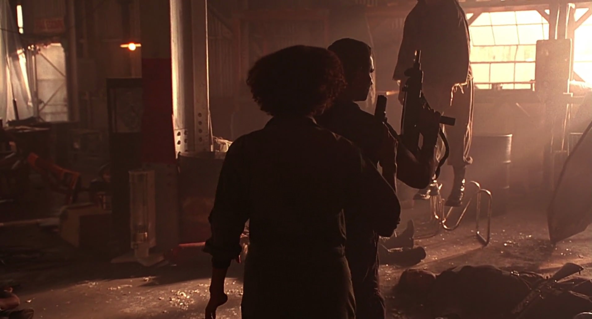 Barb Wire (1996) screencap 8700