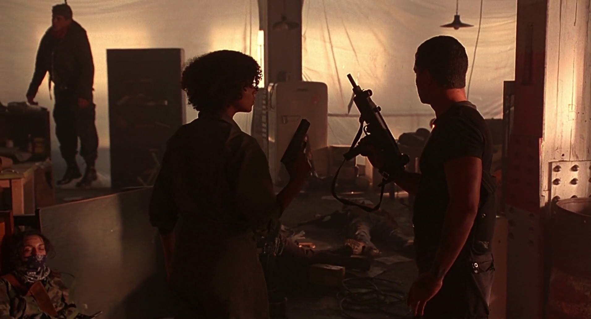 Barb Wire (1996) HD screenshot 8720