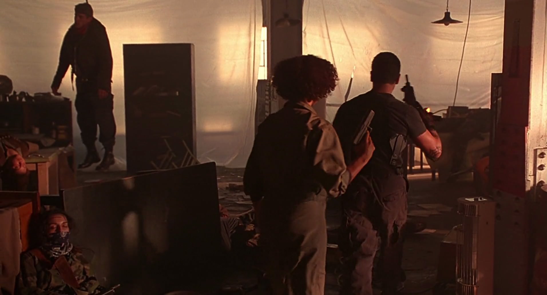 Barb Wire (1996) screencap 8724