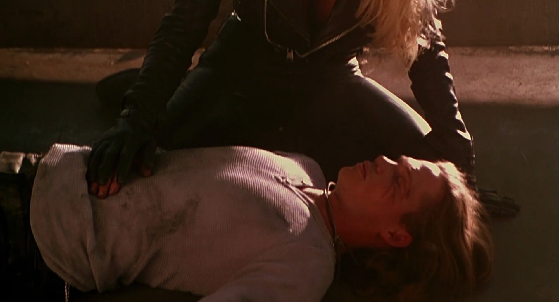 Barb Wire (1996) screencap 8733